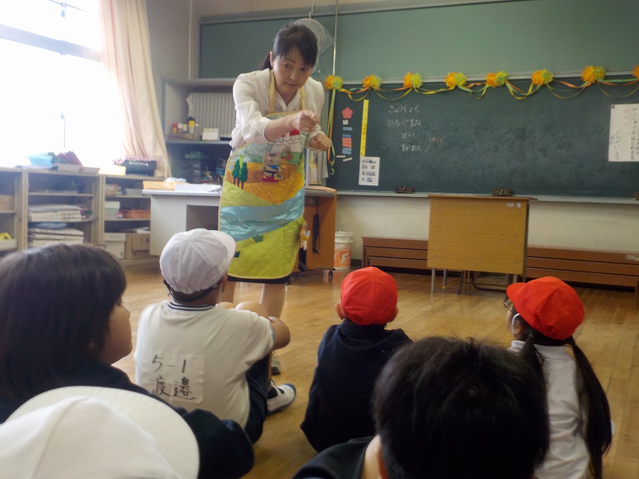 ４月１５日 雨の日読書にエプロンシアター | しもまちプラス